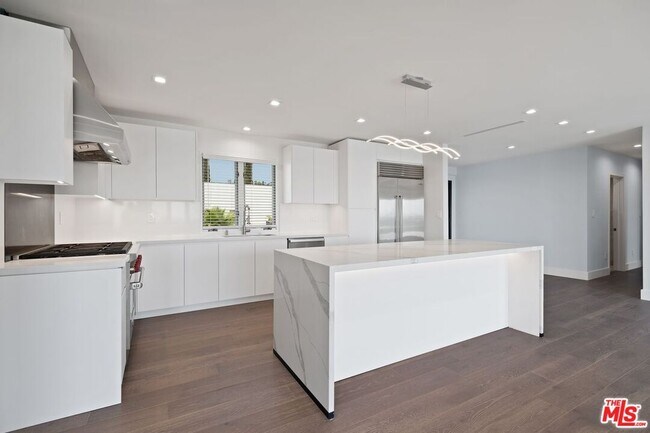 Building Photo - 1256 Stradella Rd