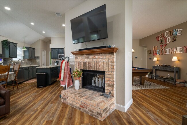 Building Photo - 3410 Los Alamos Ln