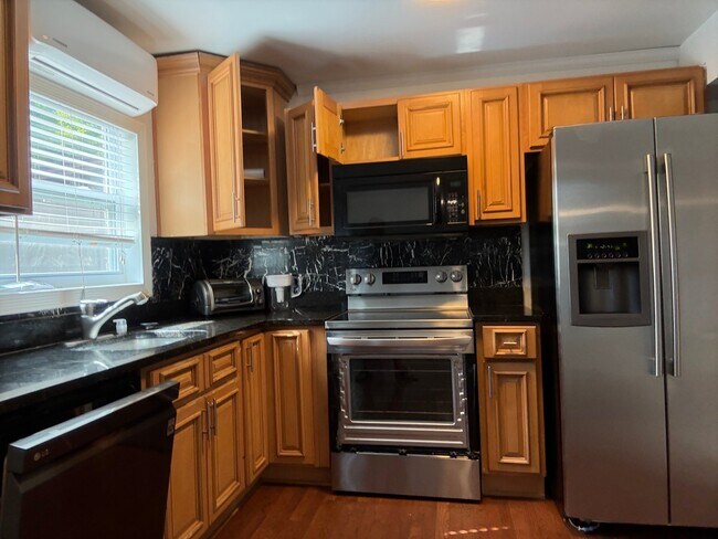Building Photo - 824 Linbard Ln