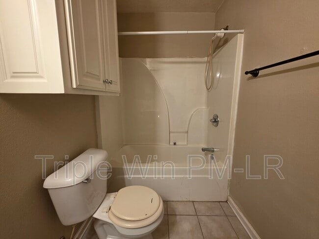 Building Photo - 12 Gold Meadow Loop