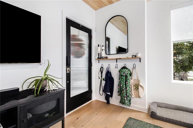 Building Photo - 395 Pratt Dr SE