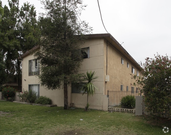 Building Photo - 516 N Pauline St