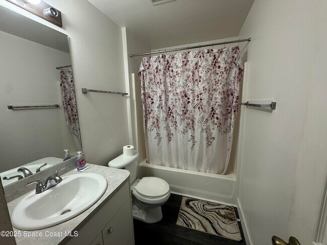 Building Photo - 2425 Bayhill Dr