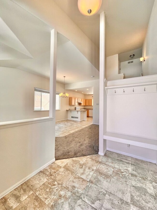 Building Photo - Spacious 3 Bedroom, 2.5 Bathroom Just South of Loveland