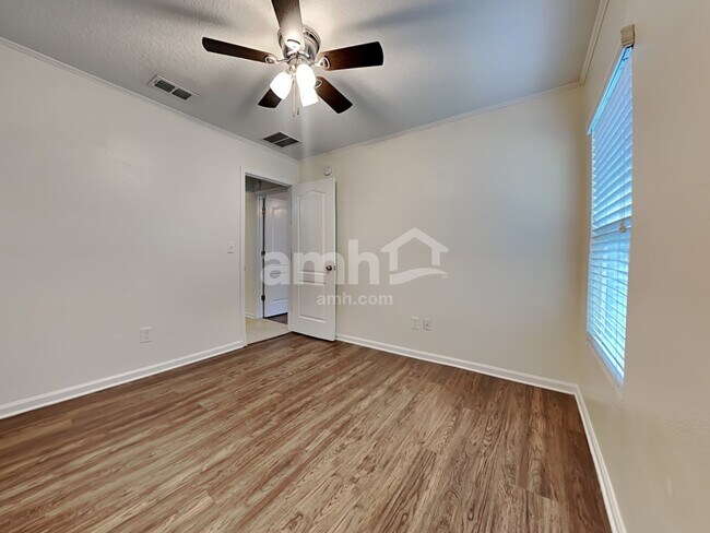 Building Photo - 603 Glendale Ln