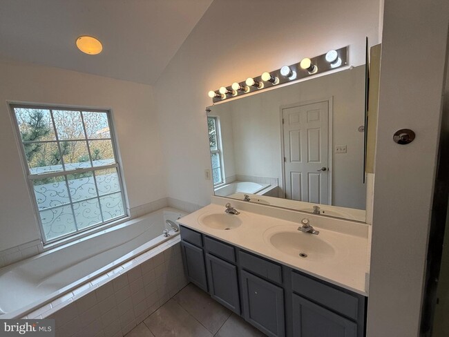 Building Photo - 21114 Futura Ct