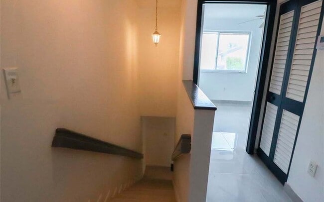 Building Photo - 14010 NE 3rd Ct