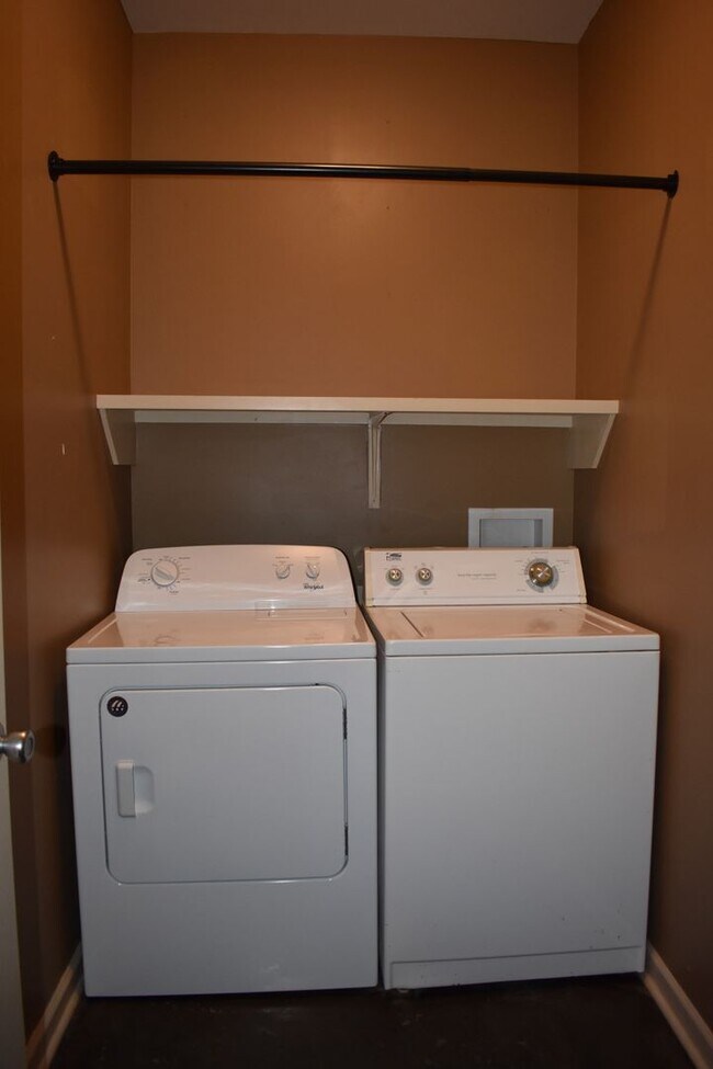 Building Photo - 3 Bedroom Townhouse in Broussard