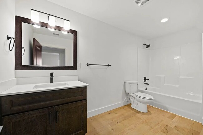 Building Photo - 100-102 Amberwood Ct