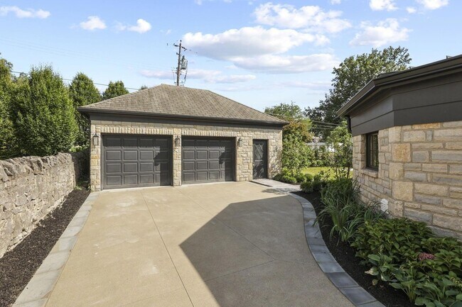 Building Photo - 2252 Club Rd