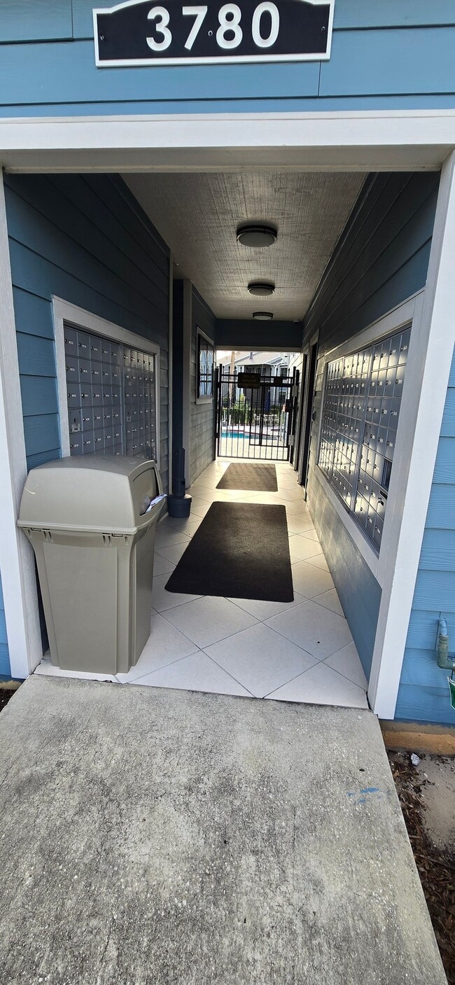Building Photo - 3700 Idlebrook Cir