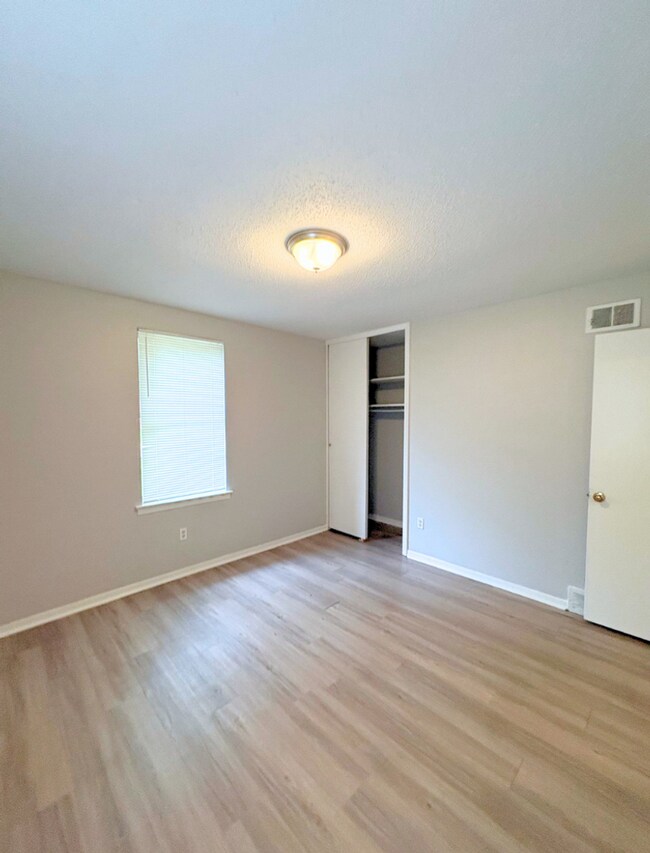 Building Photo - 3666 Bluff Wood Dr