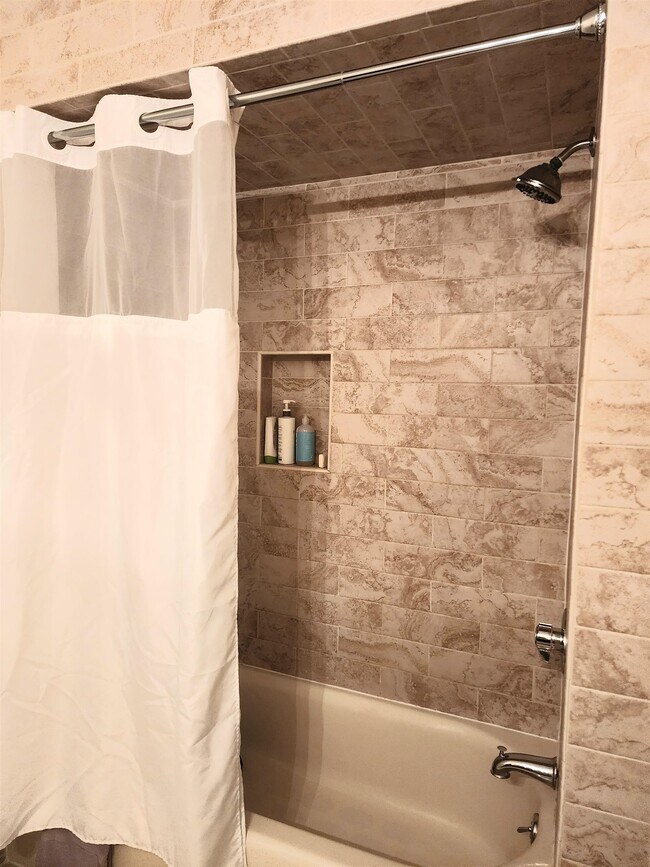 Building Photo - 122 Jewett Ave