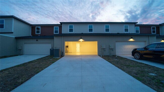 Building Photo - 4867 Cross Pr Pkwy