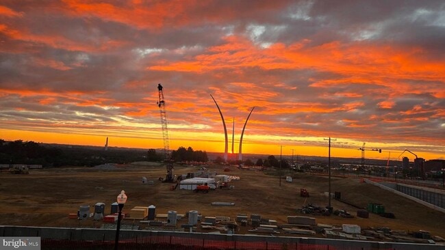 Building Photo - 911 S Oak St