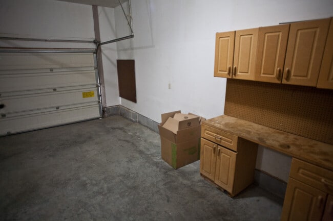 Building Photo - Spacious 3-Bedroom Ranch with Versatile Living Spaces and Modern Comforts