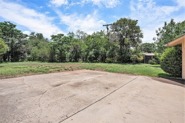 Building Photo - 7527 Quail Run Dr