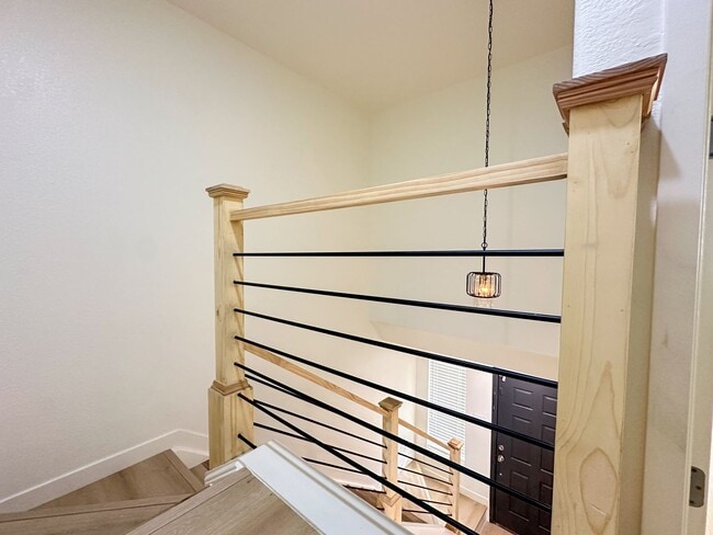 Building Photo - Move-in Incentive! TWO FREE WEEKS OF RENT