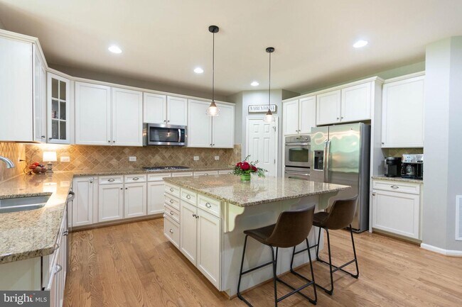 Building Photo - 8061 Side Hill Dr