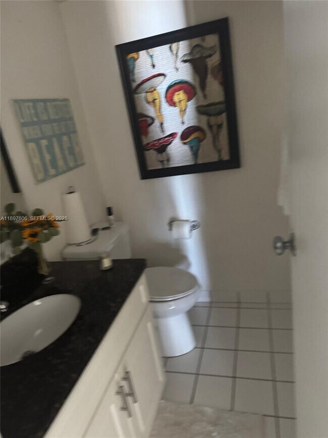 Building Photo - 2625 Collins Ave