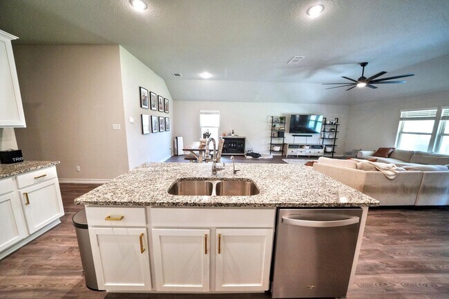 Building Photo - Stunning Home with 3-Car Garage in New Bra...