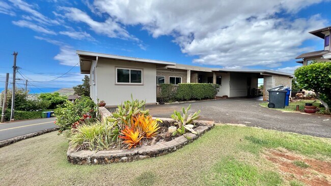 Building Photo - 4202A Sierra Dr