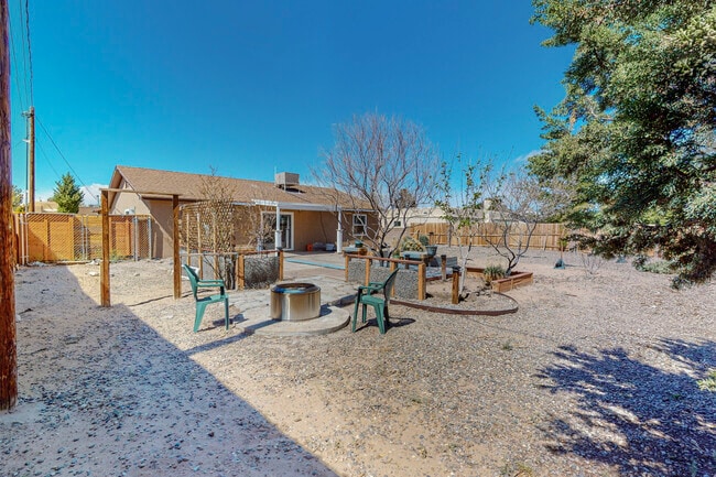 Building Photo - 3010 May Cir SE