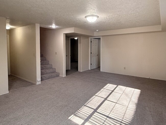 Building Photo - 3200 Lorian Ln SE