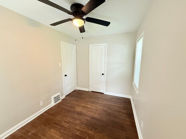 Building Photo - Renovated 3-Bedroom Home – We Welcome Sect...