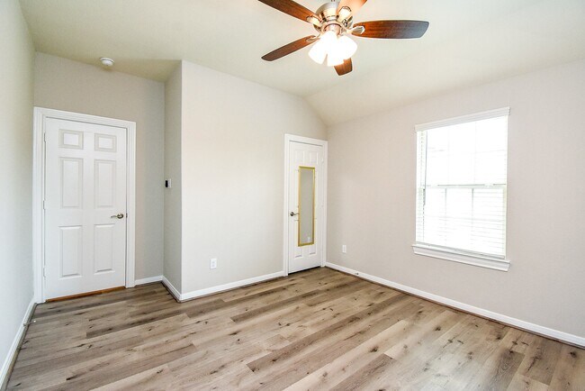 Building Photo - 24918 Meadowthorn Crest Ln
