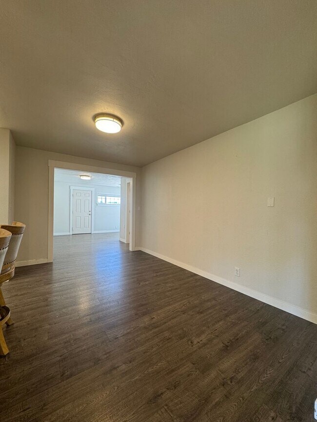 Building Photo - Spacious 4 Bed, 3 Bath House for Rent