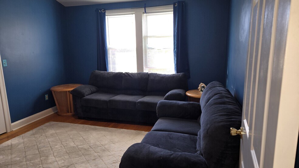 Living Room - 47 Hotchkiss St