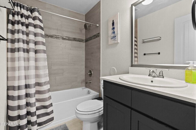 Building Photo - 13920 Loreina Luz Ave
