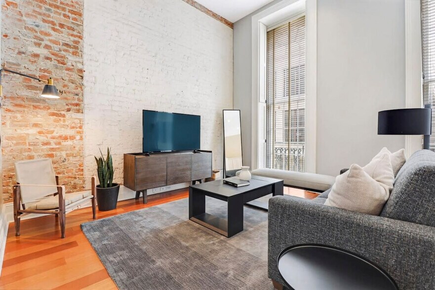 Building Photo - 822 Perdido St