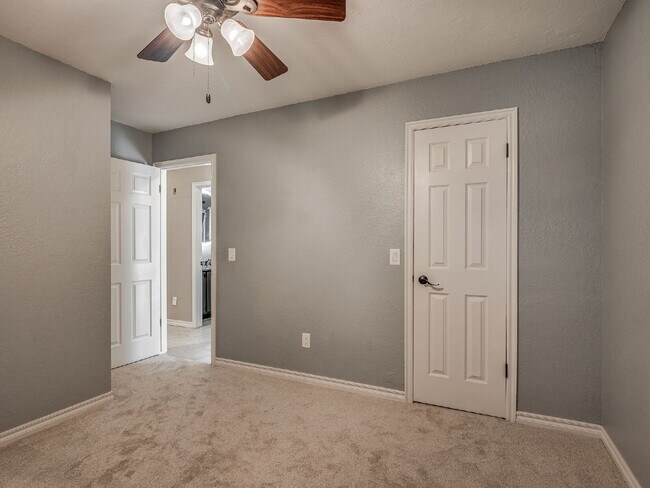 Building Photo - Immaculate Edmond Home with New Carpet and Storm Shelter!