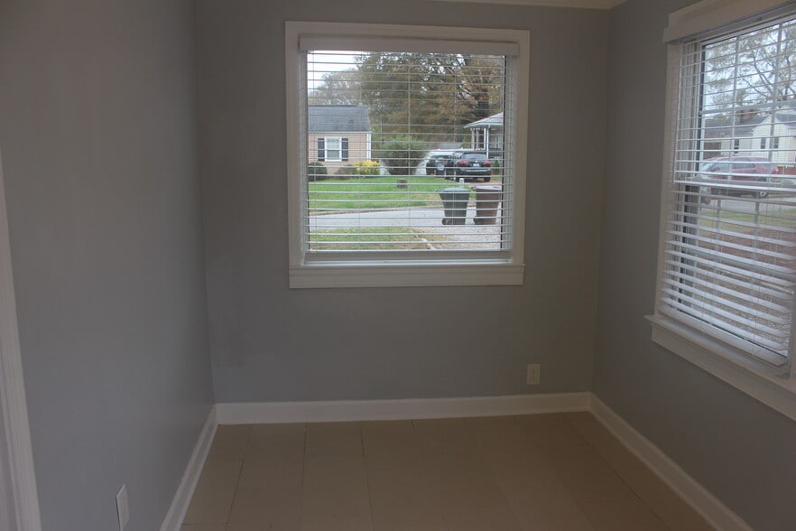 Building Photo - 2332 Albright Dr