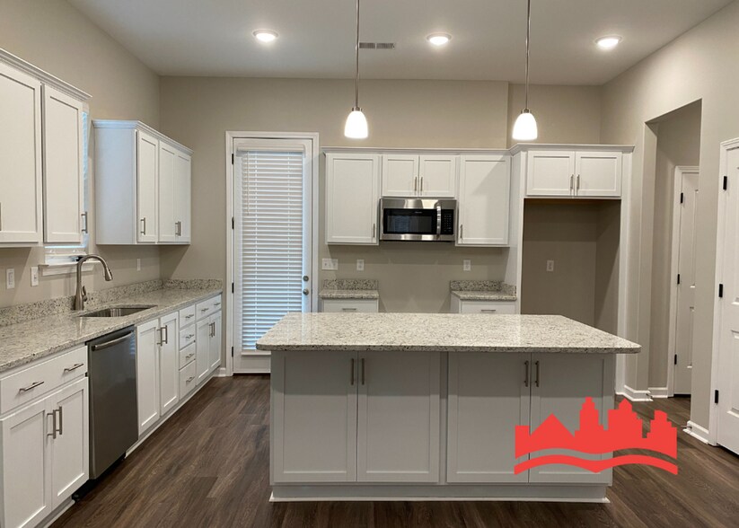 Building Photo - RENT SPECIAL: 1/2 OFF FIRST MONTH RENT!