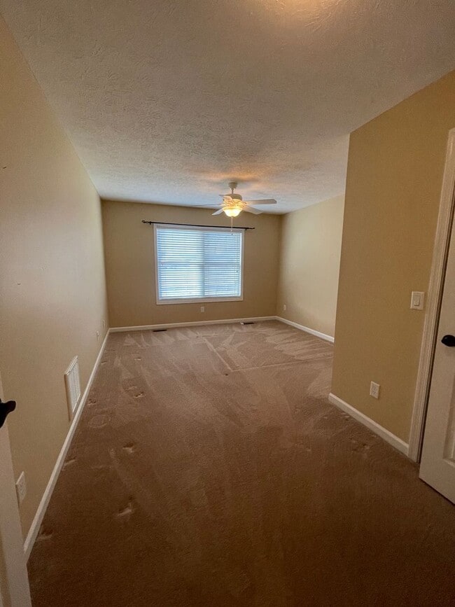 Building Photo - Duplex in Turner Ashby School District