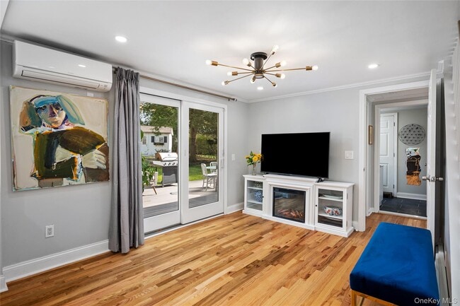 Building Photo - 1001 Shore Acres Dr