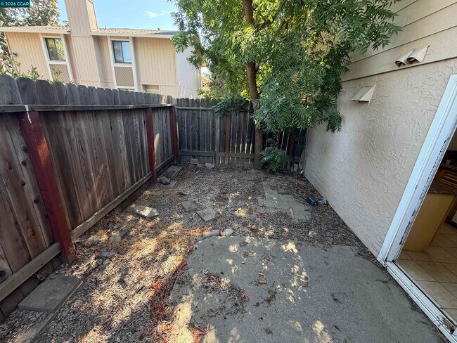 Building Photo - 7032 Fair Oaks Blvd
