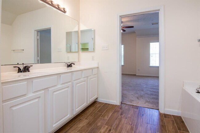 Building Photo - 147 Ledgestone Pl
