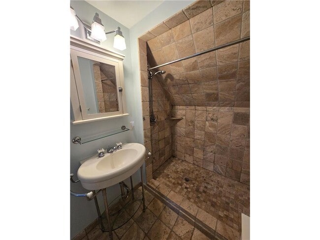 Building Photo - 1712 W 31st St