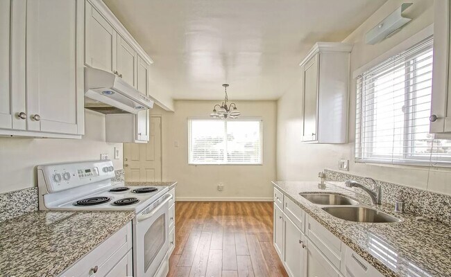 Kitchen/Dining - 2016 Nelson Ave