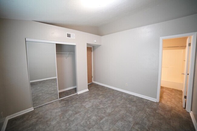 Building Photo - 6311 S Placid Pl