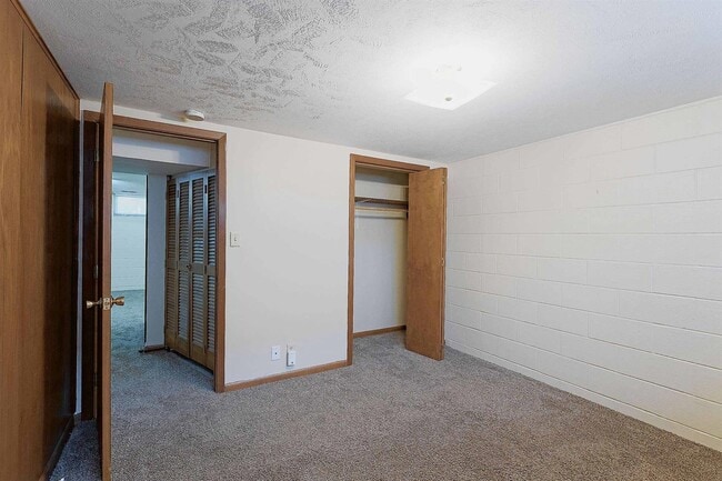 Building Photo - 375 S 44th St