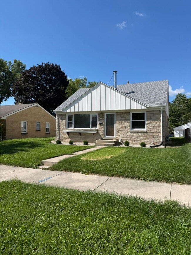 Building Photo - 3739 N 97th Pl