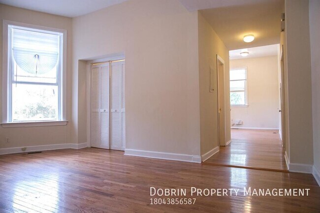 Building Photo - HUGE 2 Bed - HIGH CEILINGS & NATURAL LIGHT