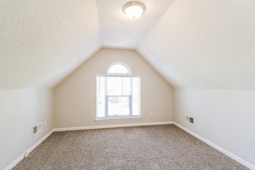 Building Photo - 5811 Briggs Dr