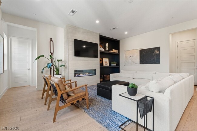 Building Photo - 10125 Sequoia Glen Ave