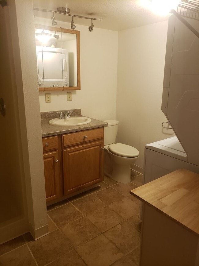 Building Photo - Great 3 bed 2 1/2 bath condo in the Brandy...